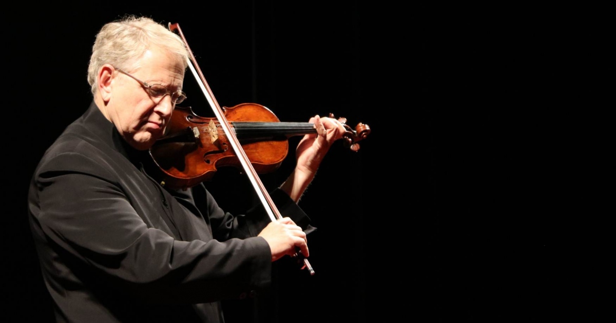 Violinist Shlomo Mintz arrives in Vietnam for Sept. 8 concert